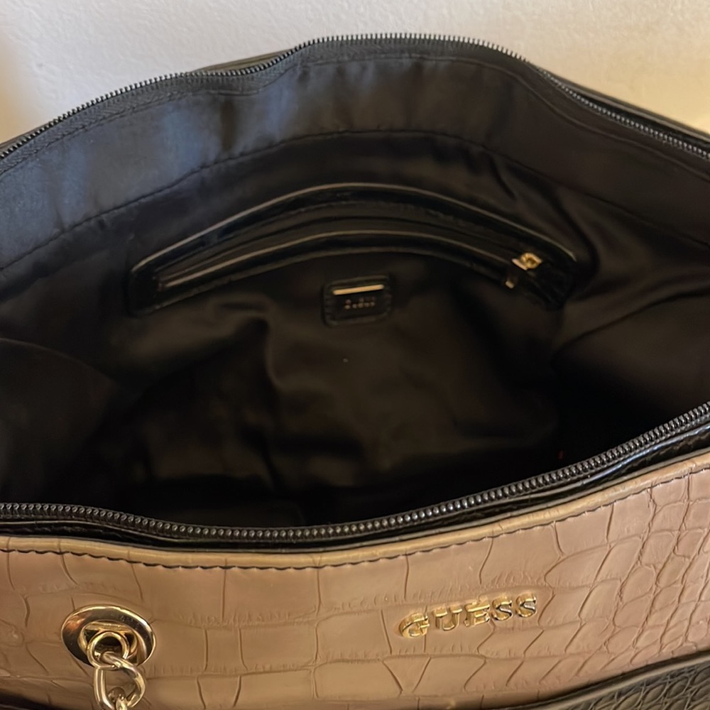 Guess Bag - Picture 4 of 4